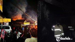 Kebakaran-di-salah-satu-kios-di-Pasar-Slogohimo-Rabu-2212025-malam.jpg