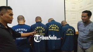 Keempat-pesilat-saat-digelandang.jpg