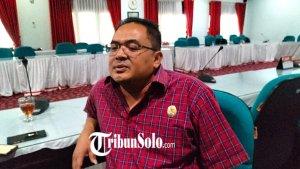 Ketua-Komisi-IV-DPRD-Kabupaten-Sragen-Sugiyamto-ditemui-setelah-audiensi-dengan-SMAN-1-Sumberlawang.jpg