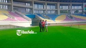 Ketum-PSSI-Erick-Thohir-Menpora-Zainuddin-Amali-dan-Wali-Kota-Solo-Gibran-meninjau-Stadion-Manahan.jpg