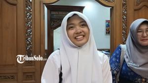 Kiasatina-Callysta-Cordelia-Prabowo-siswi-kelas-IX-SMPN-3-Solo-saat-ditemui-di-Balai-Kota-Solo.jpg
