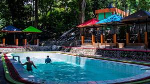 Kolam-renang-kedua-di-Wisata-Batu-Seribu-Sukoharjo.jpg