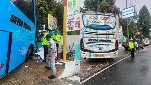 Kolase-foto-Bus-Setia-Usaha-yang-menabrak-kios-es-teh-di-Jalan-Lawu-Karanganyar.jpg