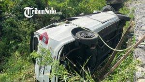 Kondisi-Sigra-warna-putih-usai-tertabrak-kereta-api.jpg