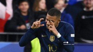 solo/Kylian-Mbappe-merayakan-mencetak-gol.jpg
