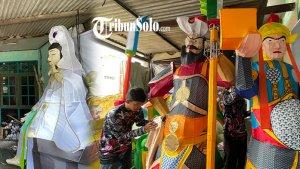 Lampion-karakter-yang-dibuat-pengrajin-di-Perumahan-Gading-Permai-Dusun-I-Grogol-Sukoharjo.jpg
