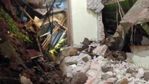 Longsor-akibat-hujan-deras-terjadi-di-Dusun-Selere-Desa-Tengklik-Tawangmangu-Karanganyar.jpg