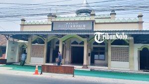 Masjid-Baitturohim-di-Jetis-Sukoharjo-pada-Jumat-8112024.jpg