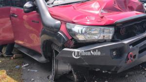 Mobil-Hilux-terlibat-kecelakaan-di-Jalan.jpg