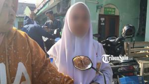 NZ-salah-satu-siswa-SMPN-1-Colomadu-yang-mengalami-keracunan-setelah-memakan-MBG.jpg