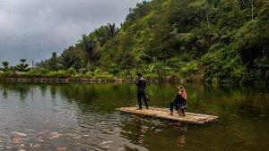 Naik-sampan-di-Telaga-Muncar-Wonogiri.jpg