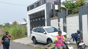 Nicholas-tak-ada-di-rumah.jpg