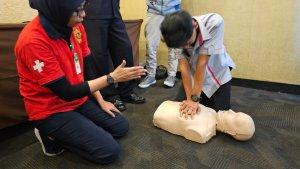Pelatihan-Pertolongan-Pertama-pada-Kecelakaan-First-Aid-Training-bagi-karyawan-Favehotel.jpg