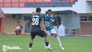 Pemain-Nusantara-United-saat-menghadapi-pemain-Bhayangkara-FC.jpg