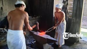 Pembuatan-Keris-di-Musem-Brojobuwono.jpg