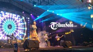 Penampilan-salah-penyanyi-Difarina-Indra.jpg