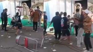 Pengeroyokan-kursi.jpg