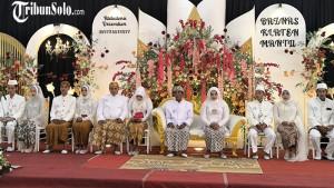 Peserta-pengantin-melakukan-akad-nikah-dalam-resepsi-Baznas-Klaten-Mantu.jpg