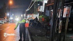 Polisi-melakukan-olah-TKP-kecelakaan-3.jpg