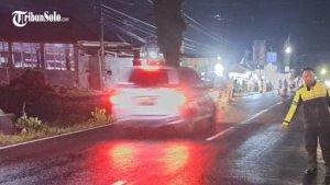 Polisi-melakukan-olah-TKP-kecelakaan-4.jpg