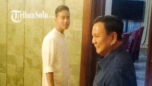 Prabowo-Subianto-saat-Gibran-Rakabuming-Raka-di-Rumah-Dinas-Wali-Kota-Solo-Loji-Ga.jpg
