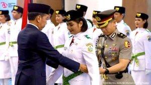 Presiden-Joko-Widodo-Jokowi-secara-simbolis-mengukuhkan-Paskibraka-Nasional-2024.jpg
