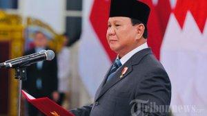 Presiden-Prabowo-Subianto-saat-melantik-Guru-Besar-ITB-Brian-Yuliarto.jpg
