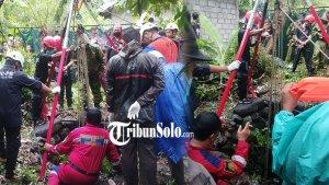 Proses-evakuasi-jasad-kakek-yang-sempat-dinyatakan-hilang-di-Kecamatan-Jogonalan-Kabupaten-Klaten.jpg