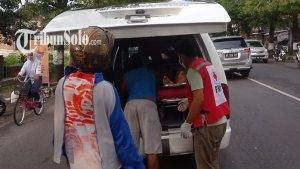 Proses-evakuasi-korban-kecelakaan-di-di-Jalan-Sukowati-Kampun.jpg