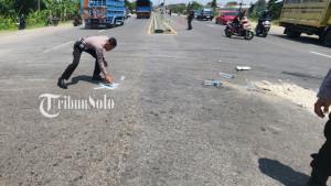 Proses-evakuasi-pengendara-moto-Yamaha-Rx.jpg