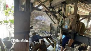Proses-pembuatan-tenun-stagen-di-Desa-Luwang-3.jpg