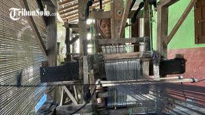 Proses-pembuatan-tenun-stagen-di-Desa-Luwang.jpg
