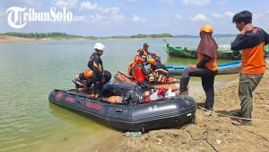 Proses-pencarian-orang-tenggelam-waduk-kedung-ombo.jpg