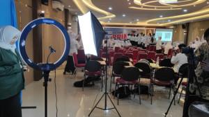 Proses-pengambilan-Foto-untuk-KTM-Polinema.jpg