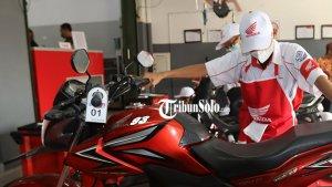 Proses-service-motor-di-bengkel-Astra-Honda-Authorized-Service-Station-AHASS.jpg