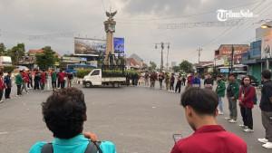 Puluhan-mahasiswa-yang-tergabung-dalam-Aliansi-BEM-Solo-Raya.jpg