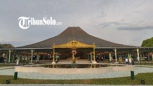 Pura-Mangkunegaran-yang-diterangi.jpg