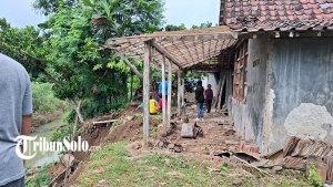 Rumah-di-Kampung-Ngangin-Karangtengah-Sragen-rusak-terdampak-talut-longsor.jpg