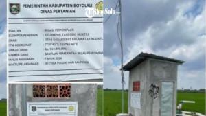 Sebuah-bangunan-kecil-di-tengah-area-persawahan-Desa-Gagaksipat-Ngemplak.jpg