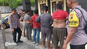 Sekelompok-pengamen-sulak-di-kawasan-simpang-empat-The-Park-2.jpg