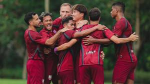 Selebrasi-pemain-Persis-Solo-setelah-mencetak-gol-ke-gawang-Malut-United.jpg