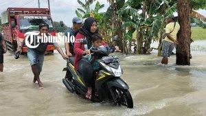 Sepeda-motor-harus-di-dorong.jpg