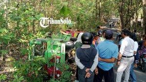 Sepur-Kelinci-yang-terguling-di-Desa-Bogem-Bayat-Klaten-Sabtu-275-jadi-tontonan-warga.jpg