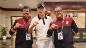 Shin-Tae-yong-bersama-Indra-Sjafri-dan-Sumardji.jpg
