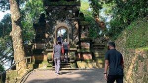 Skuad-Persis-Solo-melakukan-ziarah-ke-makam-Pangeran-Sambernyawa.jpg