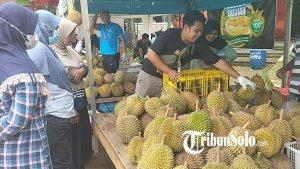 Suasana-Festival-Bazar-Durian-di-Waduk-Gondang-Desa-Gempolan-Kecamatan-Kerjo.jpg