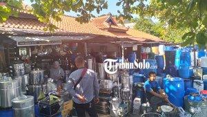Suasana-Pasar-Kabangan-yang-sebentar-lagi-akan-dipindah-ke-gedung-baru-Pasar-Jongke.jpg