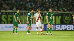 Suasana-duel-Persebaya-Surabaya-vs-Persis-Solo-pada-pekan-ke-11-Super-League.jpg