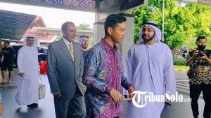 Suasana-penyambutan-delegasi-Pemerintah-UEA-oleh-Wali-Kota-Solo-Gibran-di-Bandara-Adi-Soemarmo.jpg
