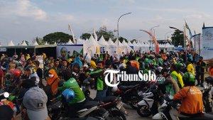 Suasana-pintu-masuk-De-Tjolomadoe-dipadati-penggembira-Muktamar-Muhammadiyah-serta-ojek-online.jpg